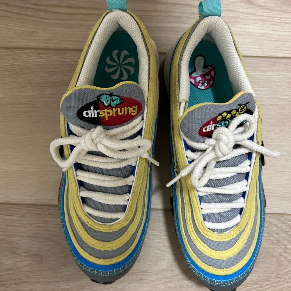 Youth Nike AirMax - AirSprung. Size 5Y. Fun colors!
